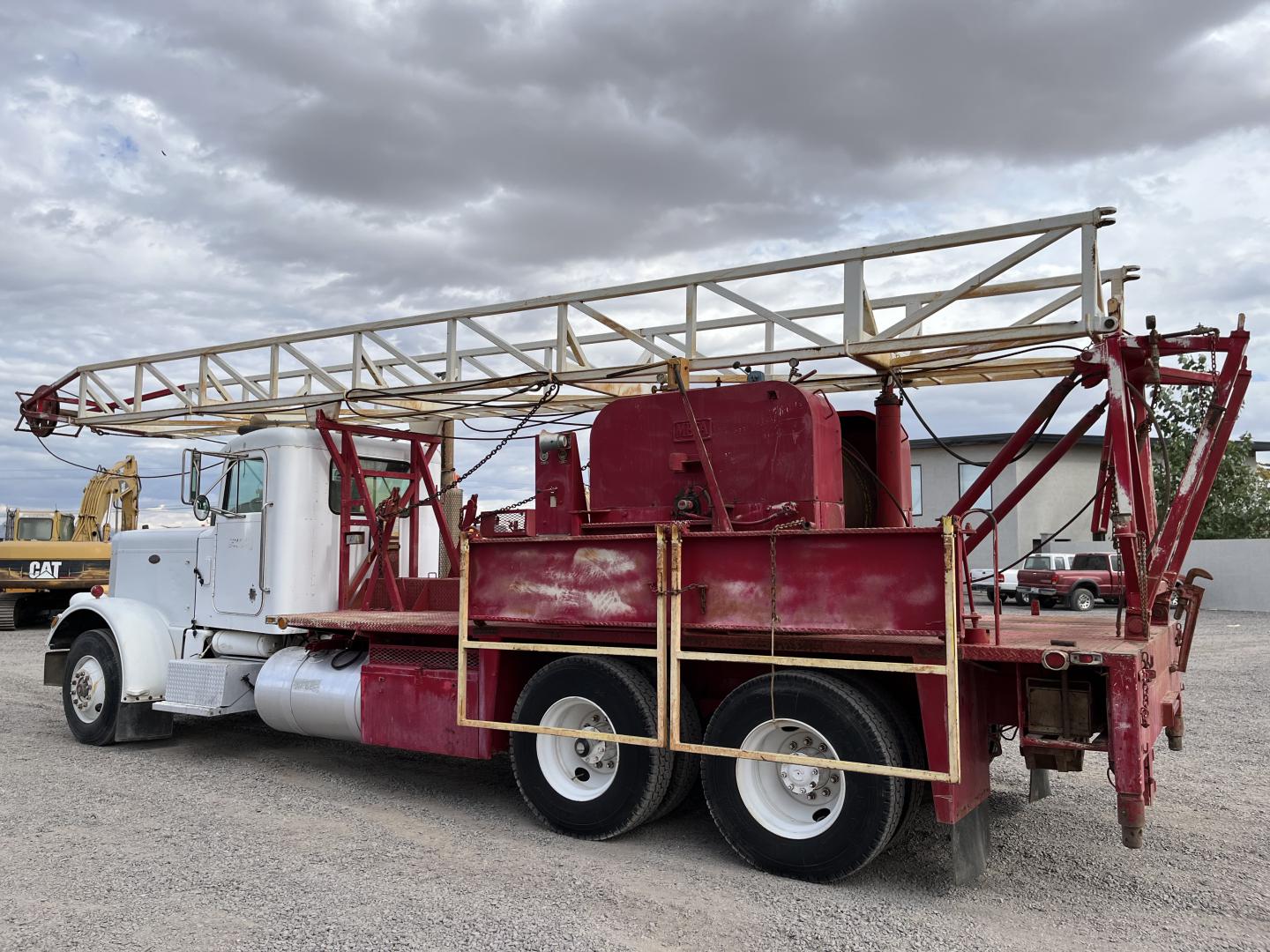 CAMION CON GRUA  J&S S-45 PARA EXTRACCION DE BOMBAS DE AGUA